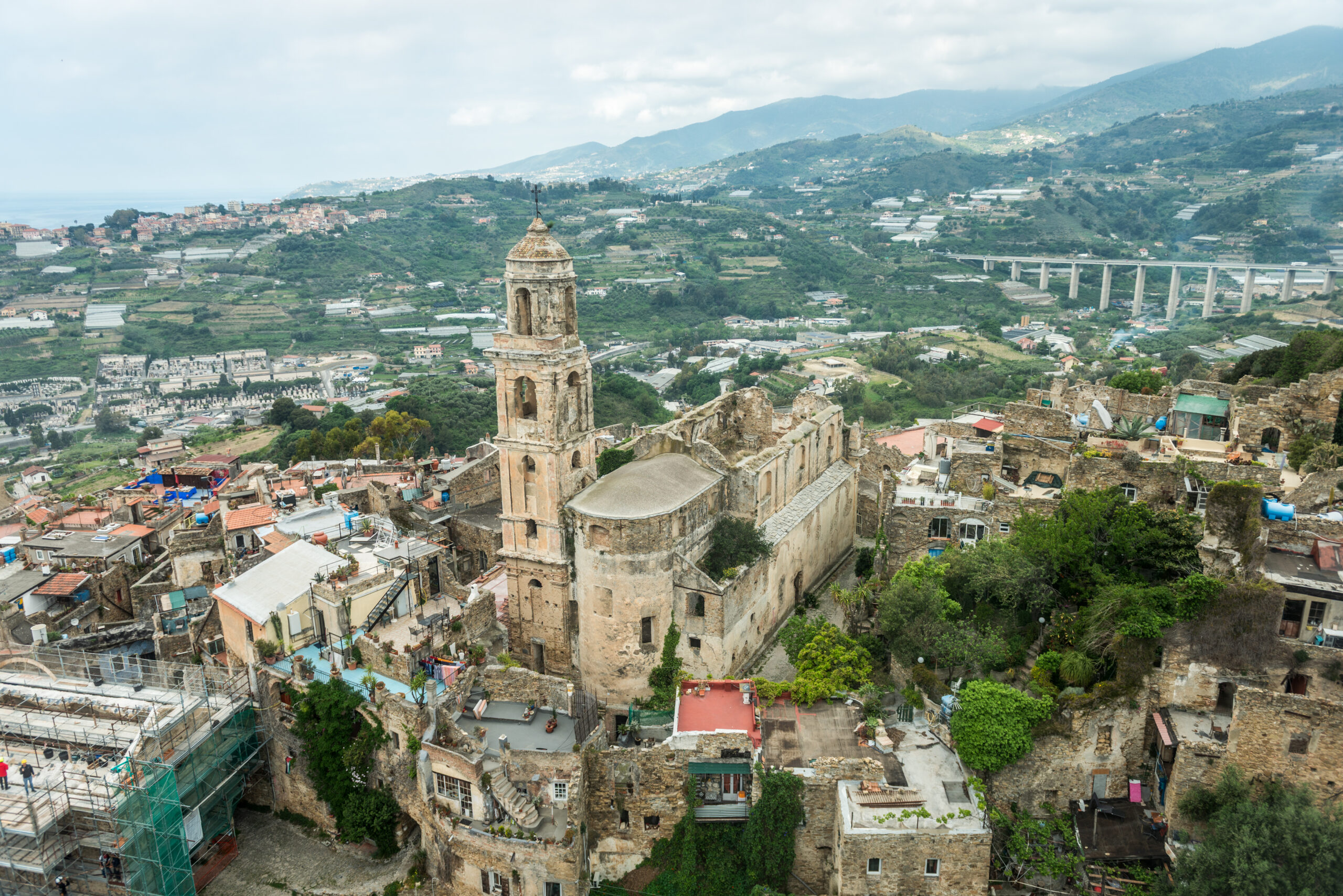 Bussana Vecchia vista del borgo con campanile